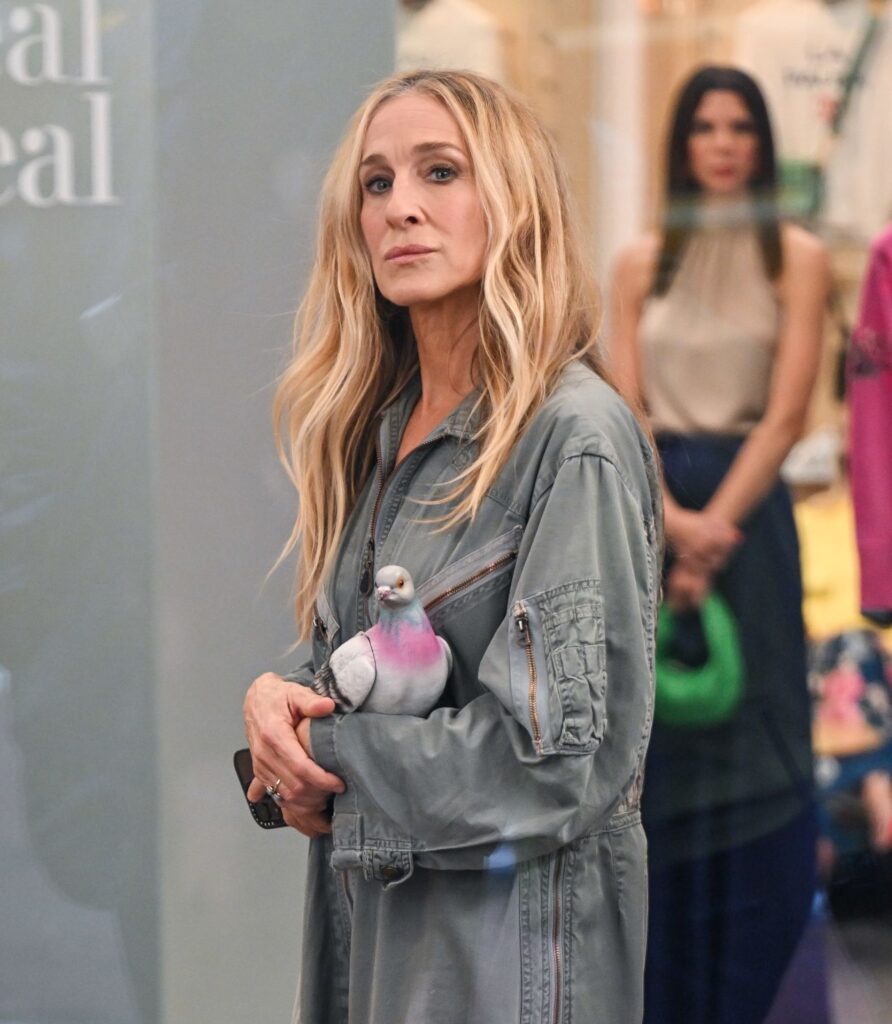 Haute Couture 2023 - Sarah Jessica Parker Pidgeon Bag JW Anderson