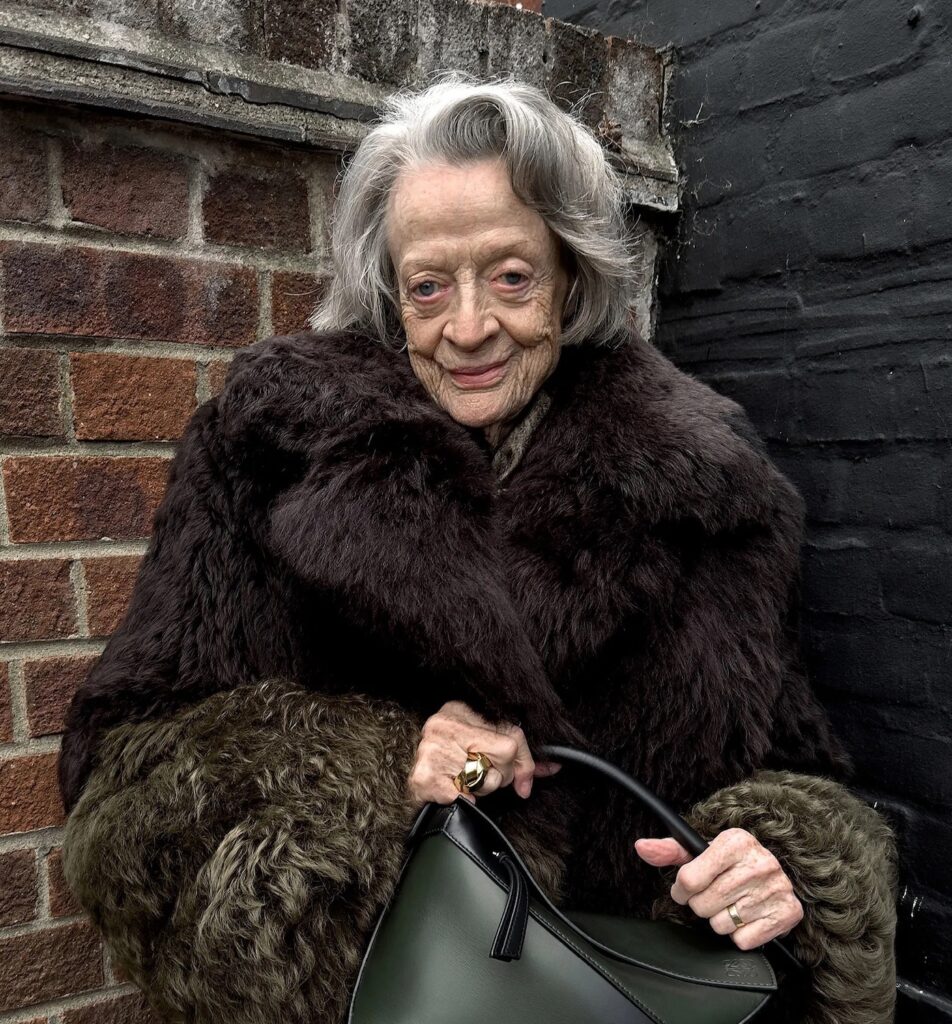 Maggie Smith Loewe (Miu Miu) (Accessori 2023) Juergen Teller