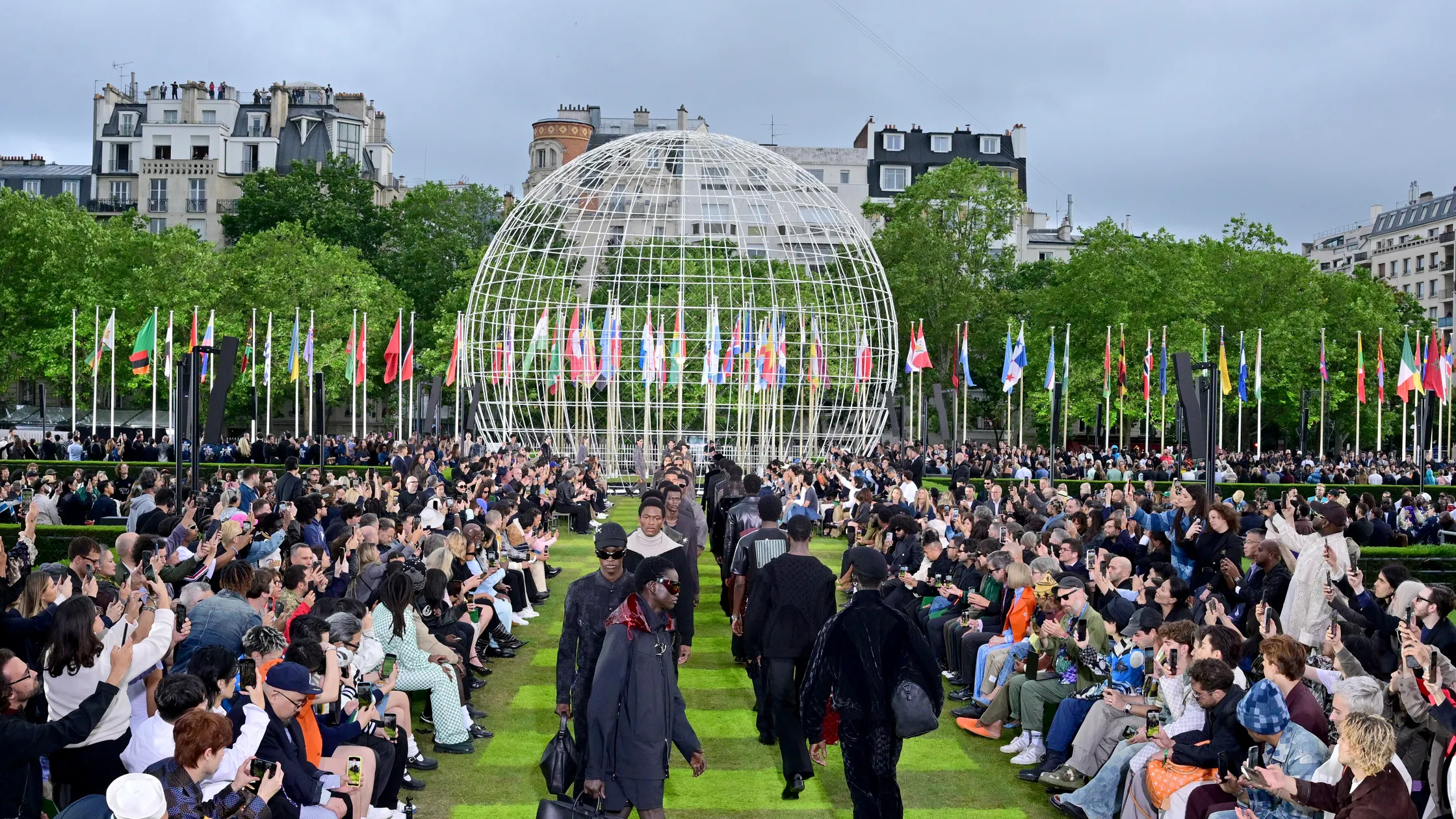 Accessori Louis Vuitton: pattern e colori per la Primavera 2025